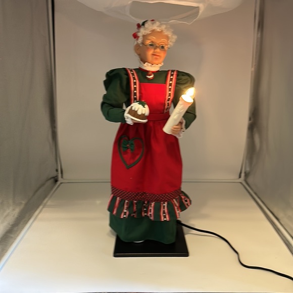 Holiday Creations Mrs. Claus Animated Lighted Christmas Holiday Decoration. - Picture 14 of 17
